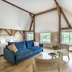 Manowce Palace Gasthof Trzebieradz