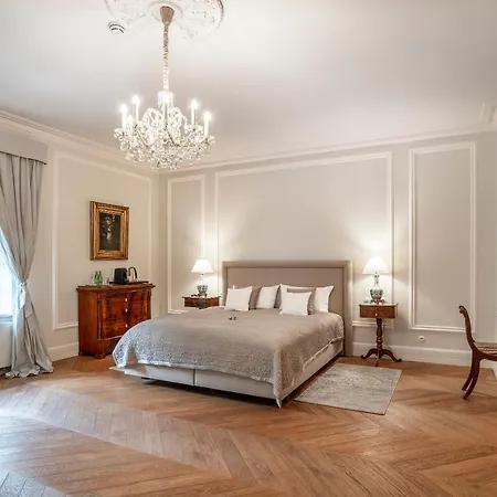 Manowce Palace *