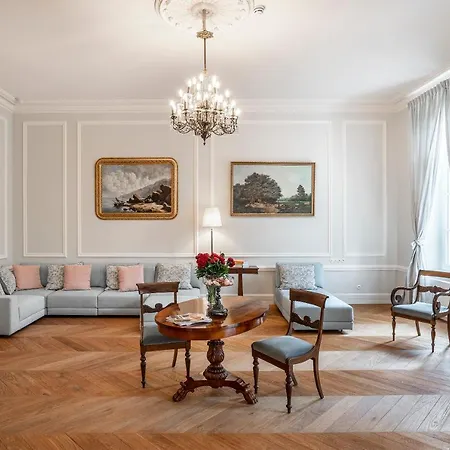 Manowce Palace