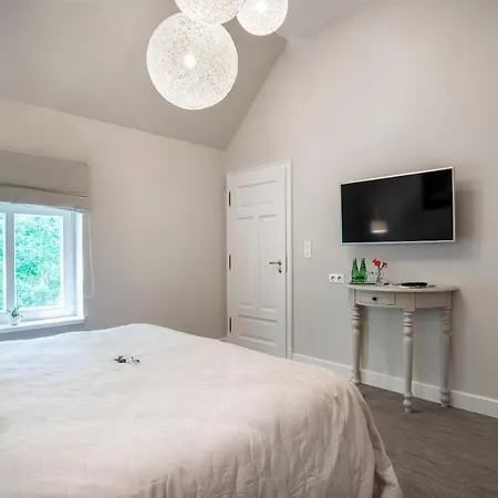 Manowce Palace Pensjonat Trzebieradz