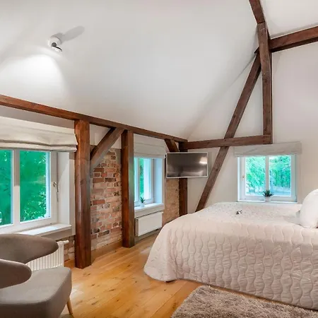 Manowce Palace Pensjonat Trzebieradz