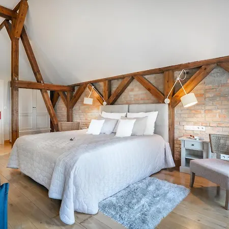 Manowce Palace Trzebieradz