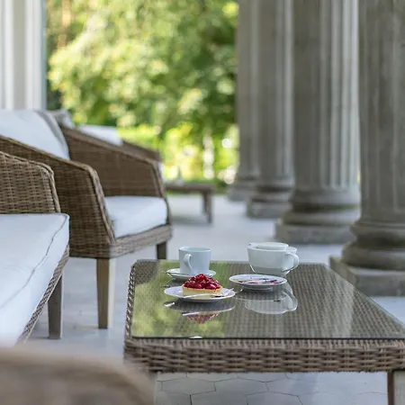 Manowce Palace Pensión 4*