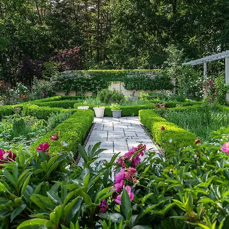 Manowce Palace Trzebieradz