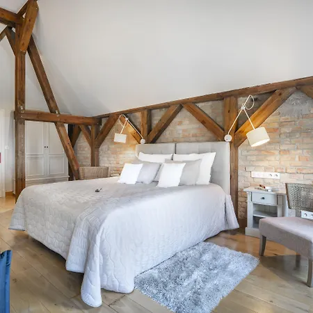 Pensjonat Manowce Palace Trzebieradz