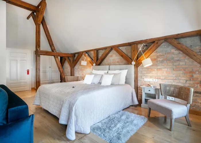 Manowce Palace Trzebieradz