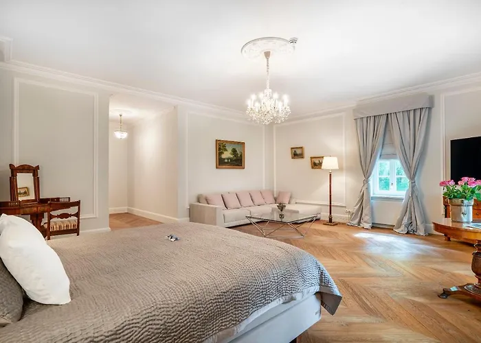 Manowce Palace Pensión 4*