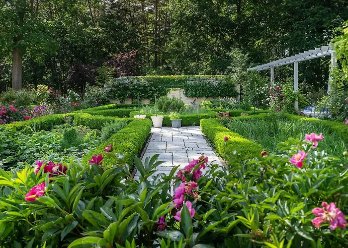 Manowce Palace Trzebieradz