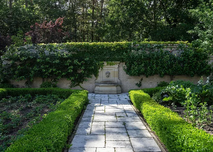 Manowce Palace Pensión